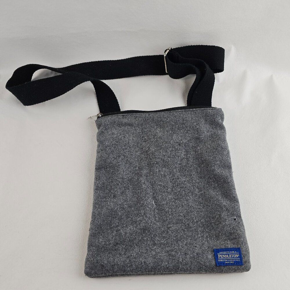 Pendleton Wool Shoulder Bag Gray Crossbody Tote  Vintage Style 8"x10" Hole Logo